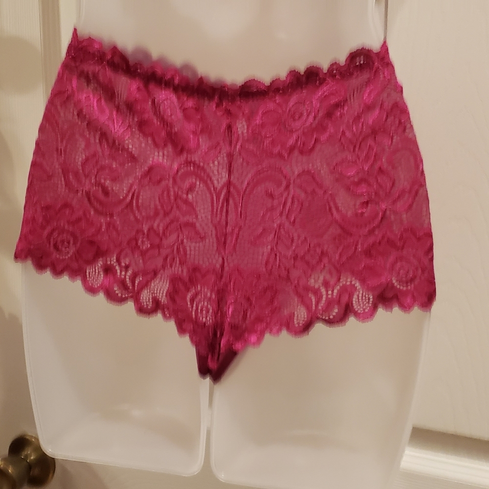 Victoria's Secret padded bra and matching boy cut panty. Never worn. - Picture 5 of 9